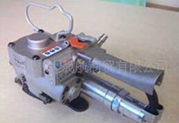 “塑鋼自動(dòng)打包機(jī)”不再累死累活，而且打的差